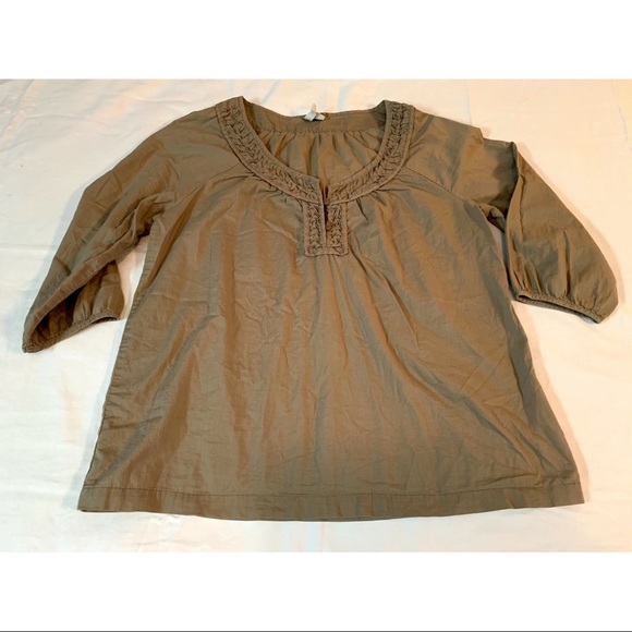Old Navy blouse, detailed neckline. GUC. Smoke free home - Picture 3 of 5